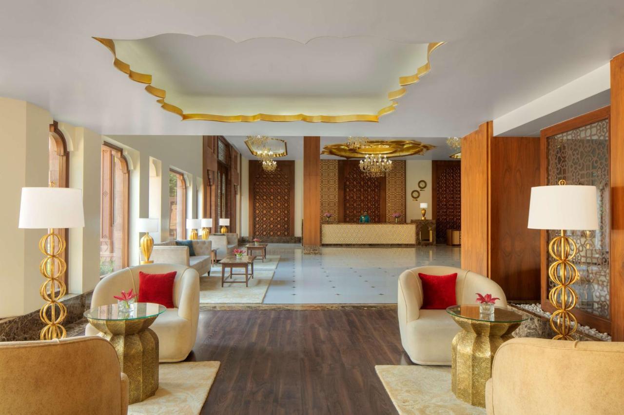 ホテル Radisson Jodhpur ジョードプル エクステリア 写真 The lobby of the hotel