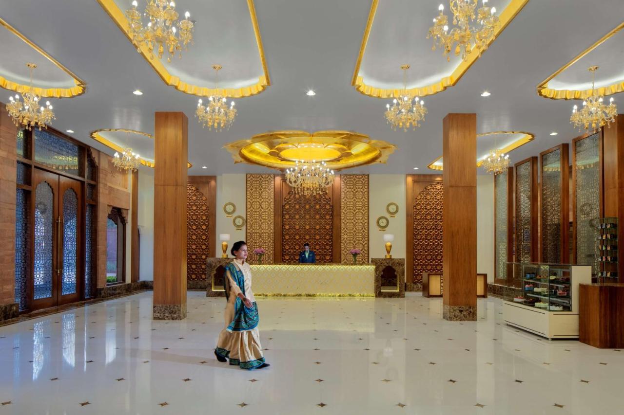 ホテル Radisson Jodhpur ジョードプル エクステリア 写真 The lobby of the hotel
