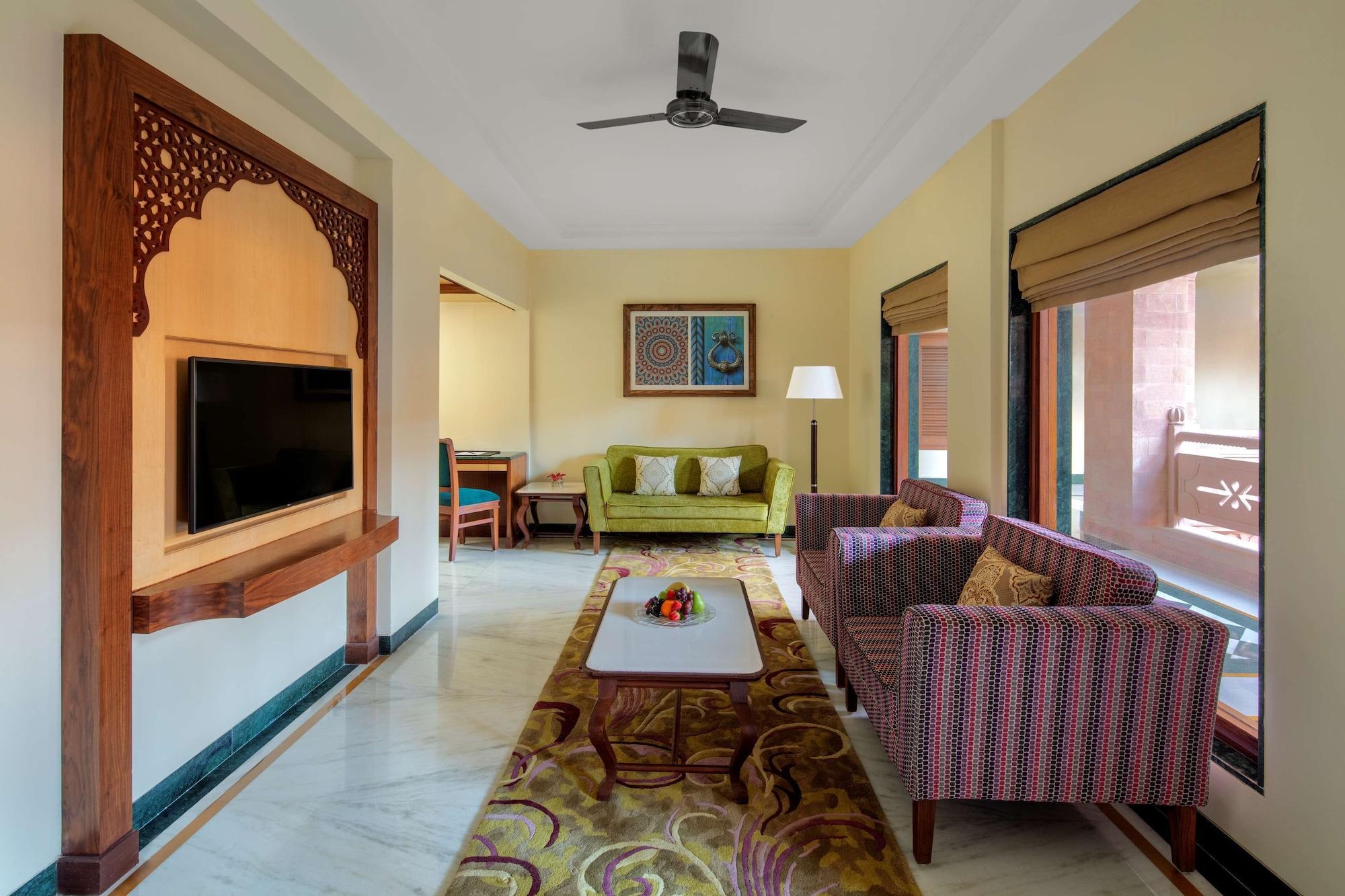 ホテル Radisson Jodhpur ジョードプル エクステリア 写真 A living room at the Taj Bengal
