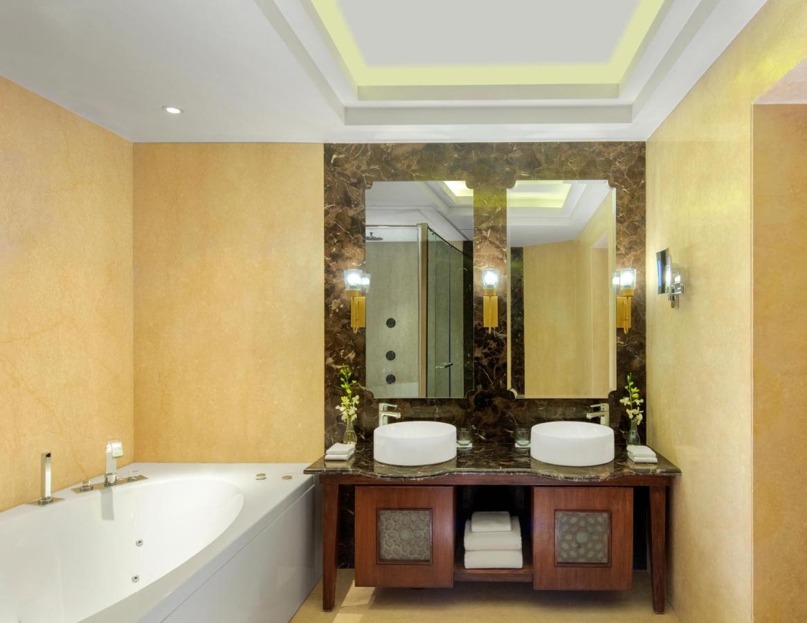 ホテル Radisson Jodhpur ジョードプル エクステリア 写真 A bathroom