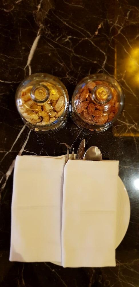 ホテル Radisson Jodhpur ジョードプル エクステリア 写真 Dried anchovies and dried shrimp