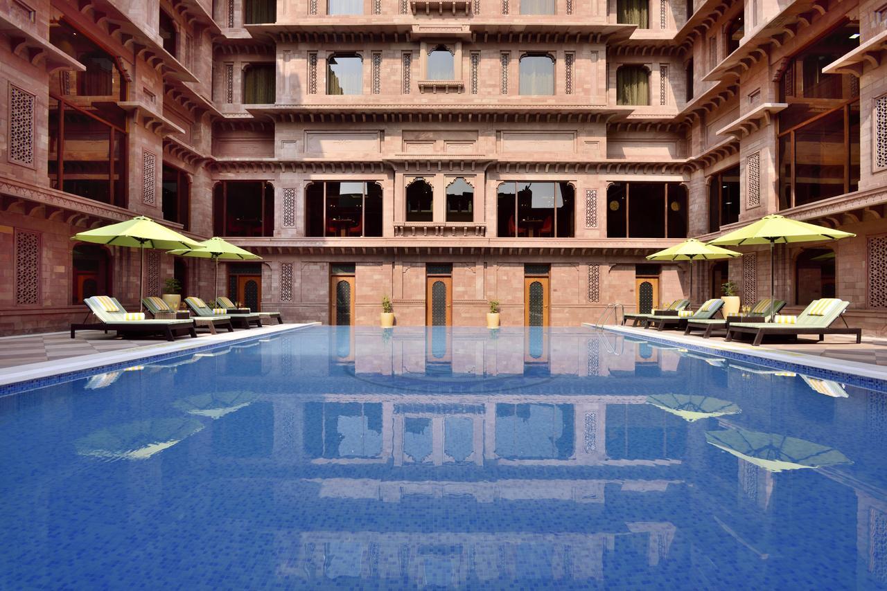 ホテル Radisson Jodhpur ジョードプル エクステリア 写真 The swimming pool at the Taj Mahal Palace