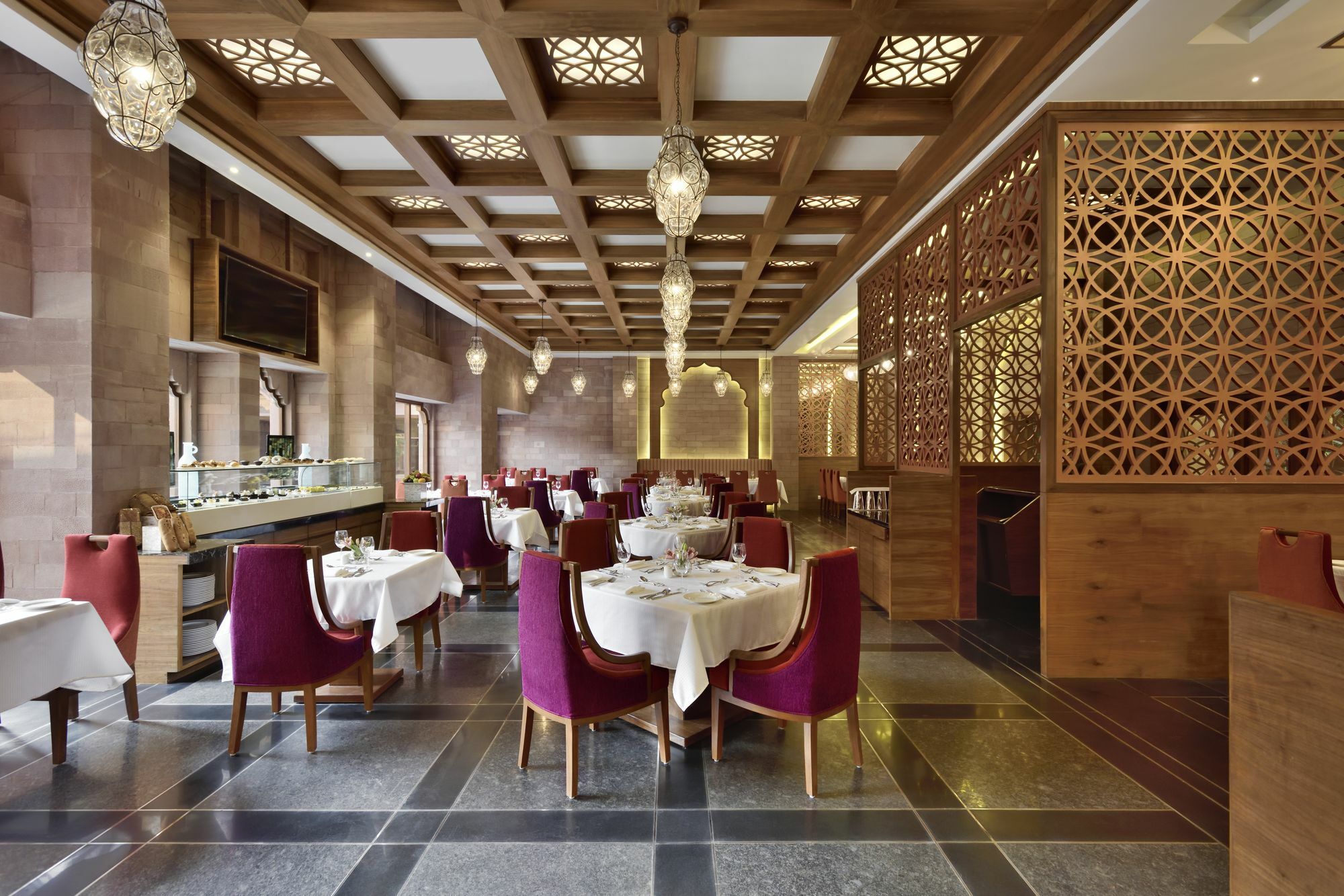 ホテル Radisson Jodhpur ジョードプル エクステリア 写真 The interior of the restaurant