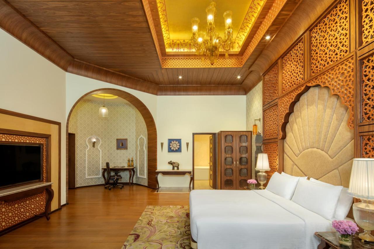 ホテル Radisson Jodhpur ジョードプル エクステリア 写真